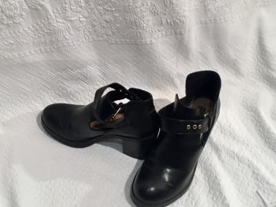 Lote de ropa de moda aprox. 150 piezas, talla M/L/XL/XXL, bisutería divertida, zapatos, bolsos,