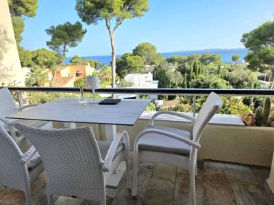 Möblierte Wohnung mit Meerblick ab sofort frei.