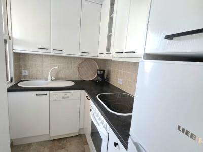 Möblierte Wohnung mit Meerblick ab sofort frei.