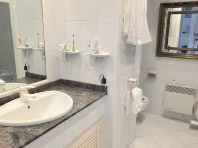 Möblierte Wohnung mit Meerblick ab sofort frei.