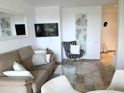 Möblierte Wohnung mit Meerblick ab sofort frei.