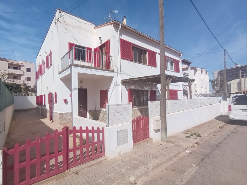 Furnished ground-floor apartment with terrace and AC; fireplace in Colonia St Jordi .-.. AP 160