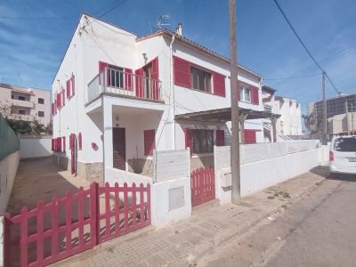 Furnished ground-floor apartment with terrace and AC; fireplace in Colonia St Jordi .-.. AP 160