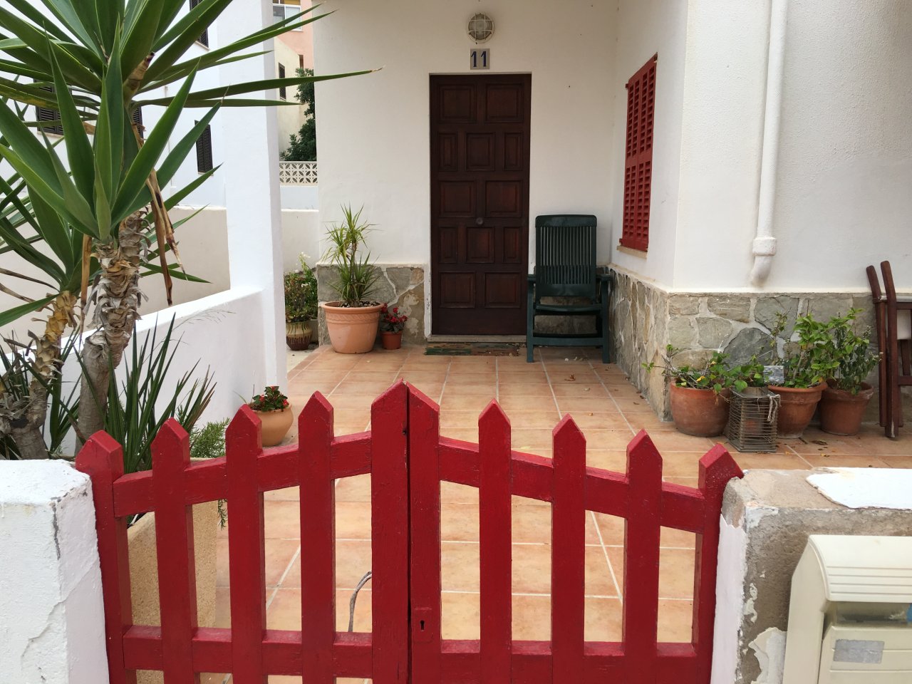 Furnished ground-floor apartment with terrace and AC; fireplace in Colonia St Jordi .-.. AP 160
