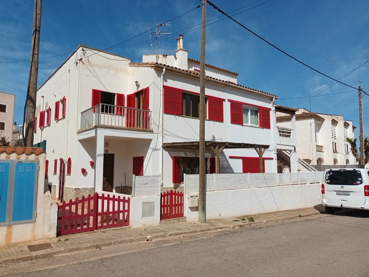 Furnished ground-floor apartment with terrace and AC; fireplace in Colonia St Jordi .-.. AP 160