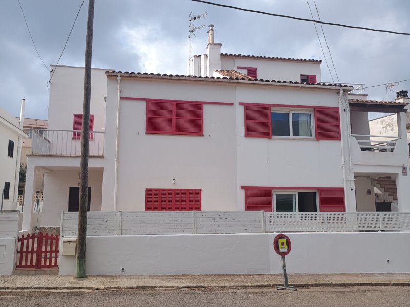 Furnished ground-floor apartment with terrace and AC; fireplace in Colonia St Jordi .-.. AP 160