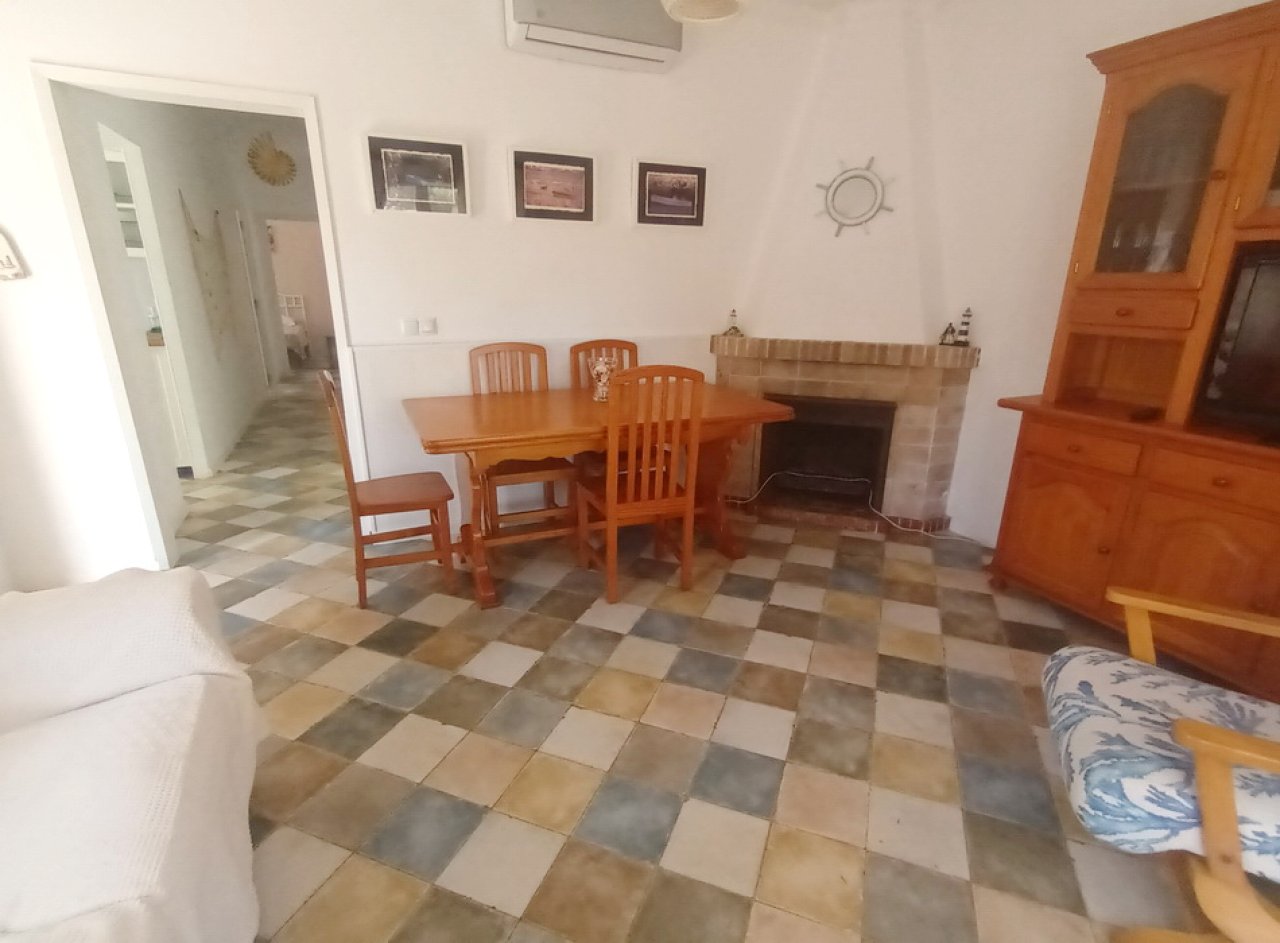 Furnished ground-floor apartment with terrace and AC; fireplace in Colonia St Jordi .-.. AP 160