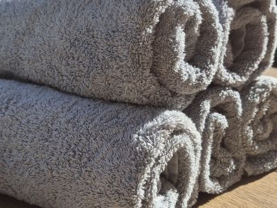 Moeve Superwuschel Premium Handtuch-/Duschtuch,Waschhandschu-Set inkl. Badvorleger (NP: 330 €)