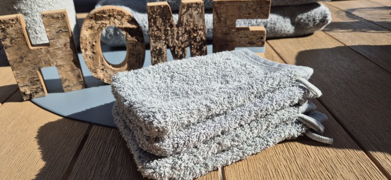 Moeve Superwuschel Premium Handtuch-/Duschtuch,Waschhandschu-Set inkl. Badvorleger (NP: 330 €)