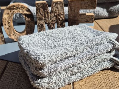 Moeve Superwuschel Premium Handtuch-/Duschtuch,Waschhandschu-Set inkl. Badvorleger (NP: 330 €)