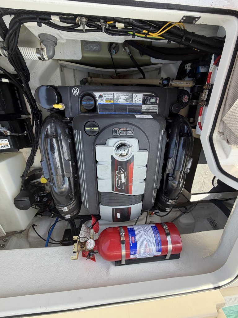 Motorboot Bayliner 742