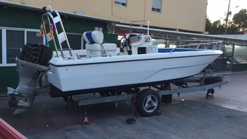 Lancha GLASTON Embarcacion 5, 90x210 Motor Honda 115CV 4 tiempos inyeccion. navega muy bien