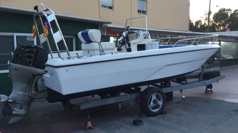 Lancha GLASTON Embarcacion 5, 90x210 Motor Honda 115CV 4 tiempos inyeccion. navega muy bien