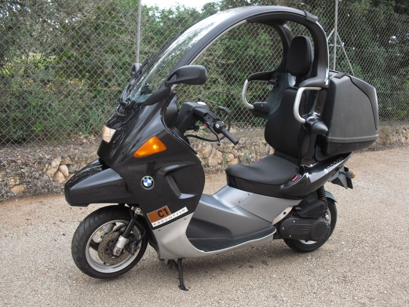 Motorcycling without a helmet BMW C1