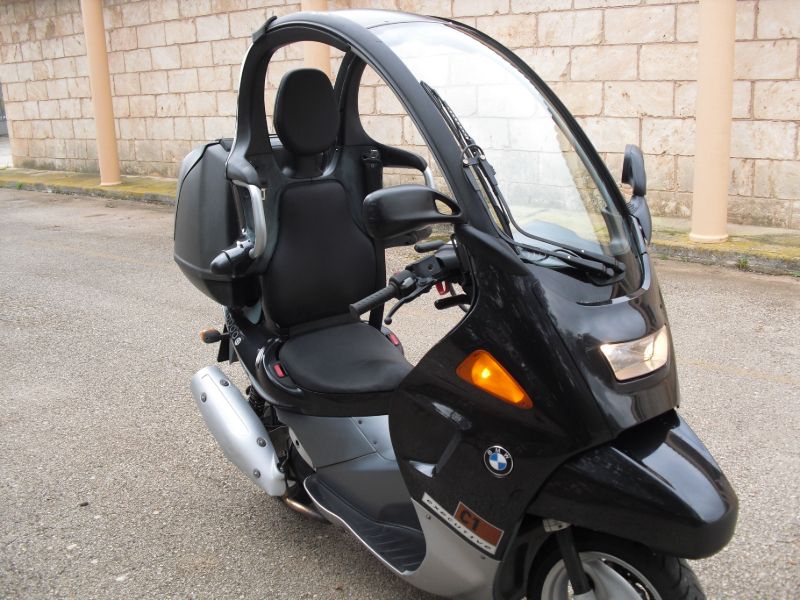 Motorcycling without a helmet BMW C1