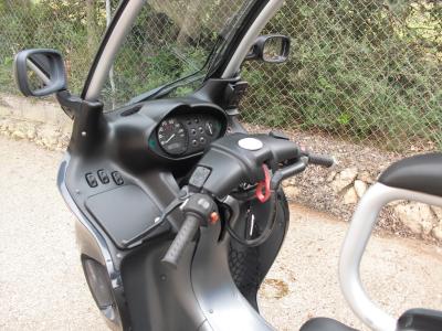 Motorcycling without a helmet BMW C1