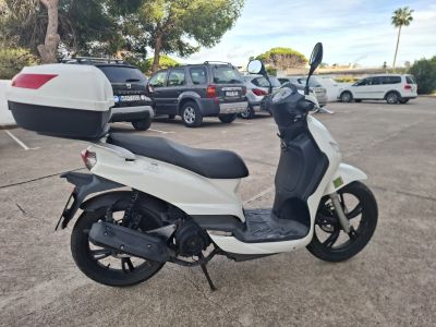 Peugeot 125 Tweet Scooter