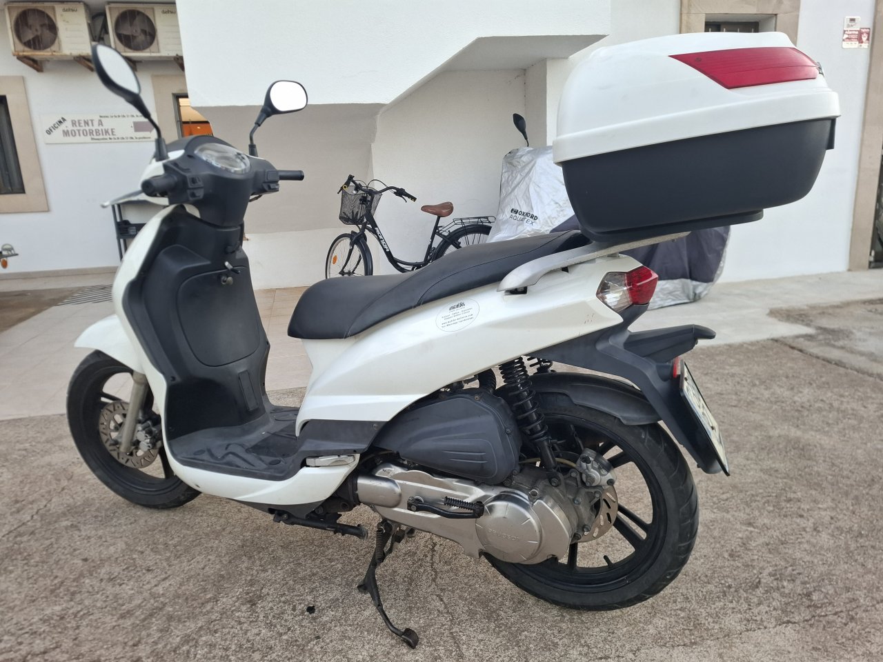 Peugeot 125 Tweet Scooter