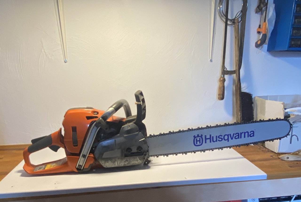 Chainsaw, HUSQVARNA 562XP 5HP