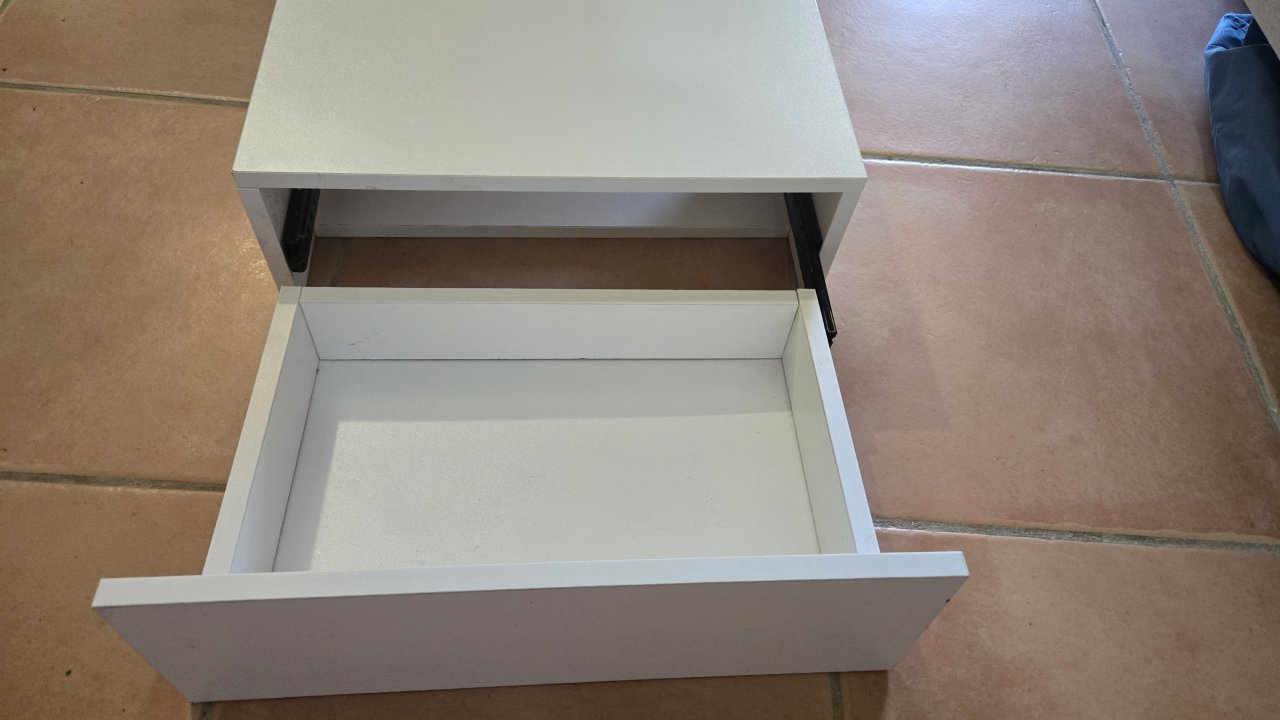Mesitas de noche blancas flotantes | Para recogida en Cala Millor