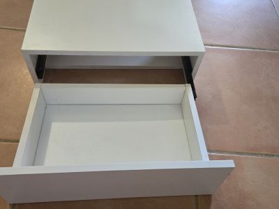 Mesitas de noche blancas flotantes | Para recogida en Cala Millor