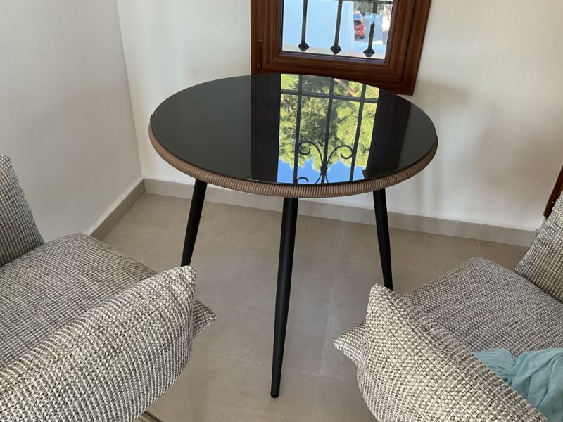 Nagelneuer Tisch Indoor und Outdoor