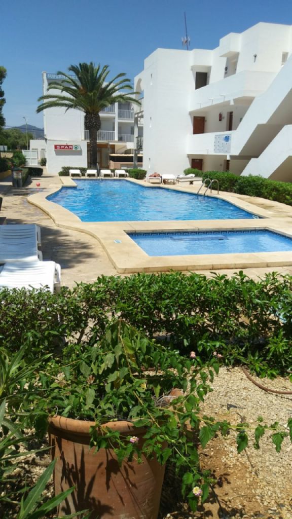 Nice apartment right on Cala Ferrera -- AP 10