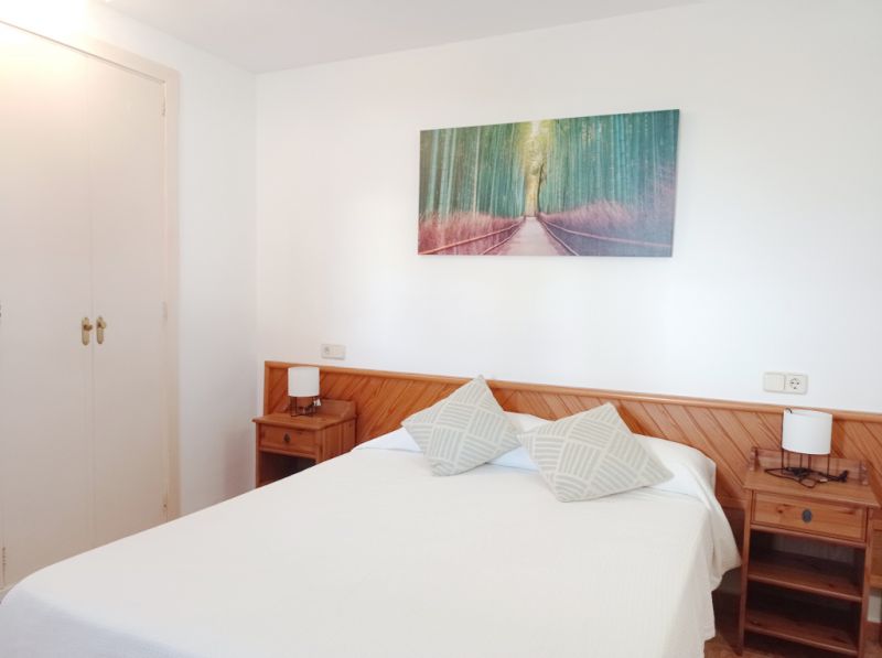 Nice apartment right on Cala Ferrera -- AP 10