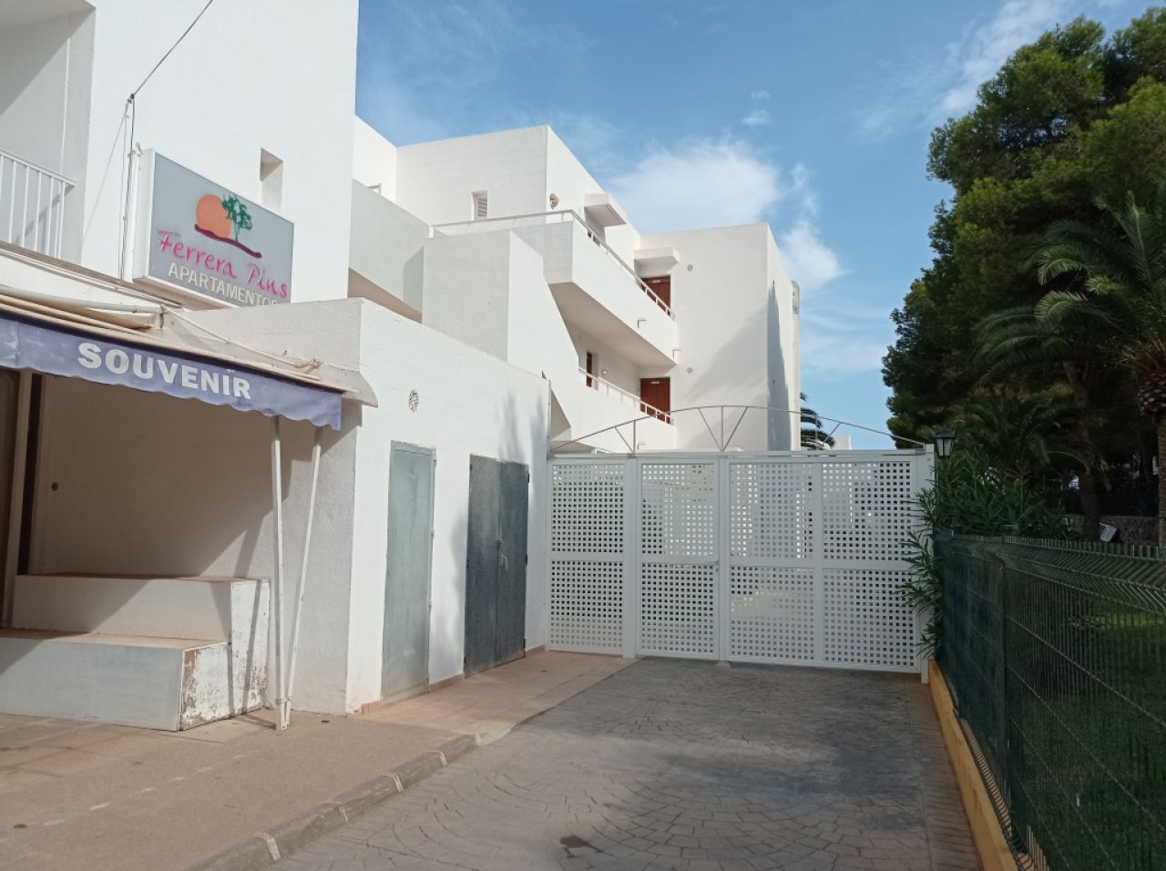 Nice apartment right on Cala Ferrera -- AP 10