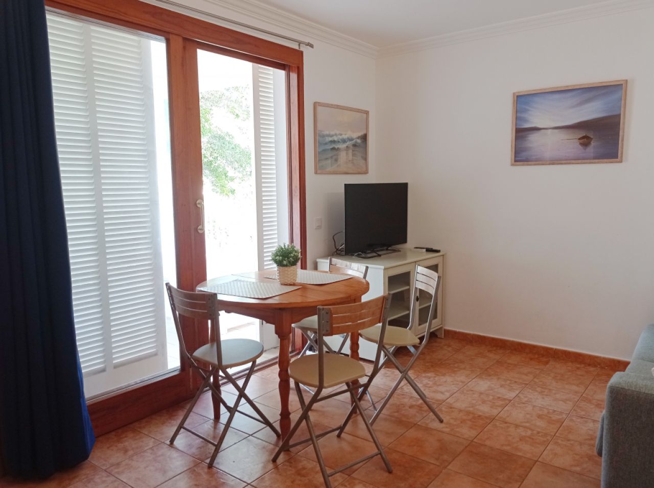 Nice apartment right on Cala Ferrera -- AP 10