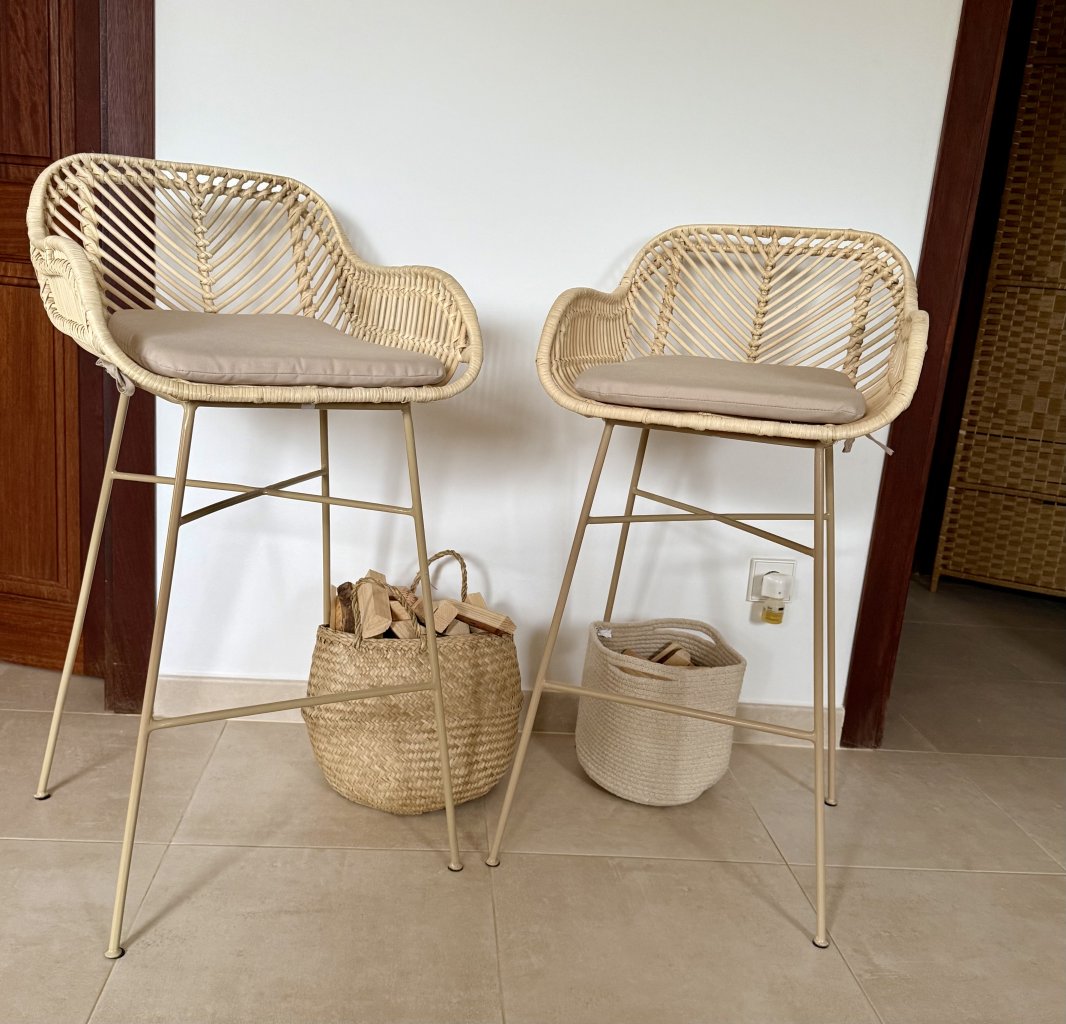 NEU: 2 Barhocker/Hochstühle aus Metall und Rattan zu verkaufen