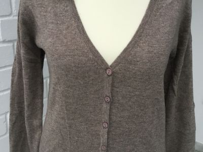 NEU! Edle Strickjacke Cardigan ASSUILI Italy, Gr.M, Cashmere Seide