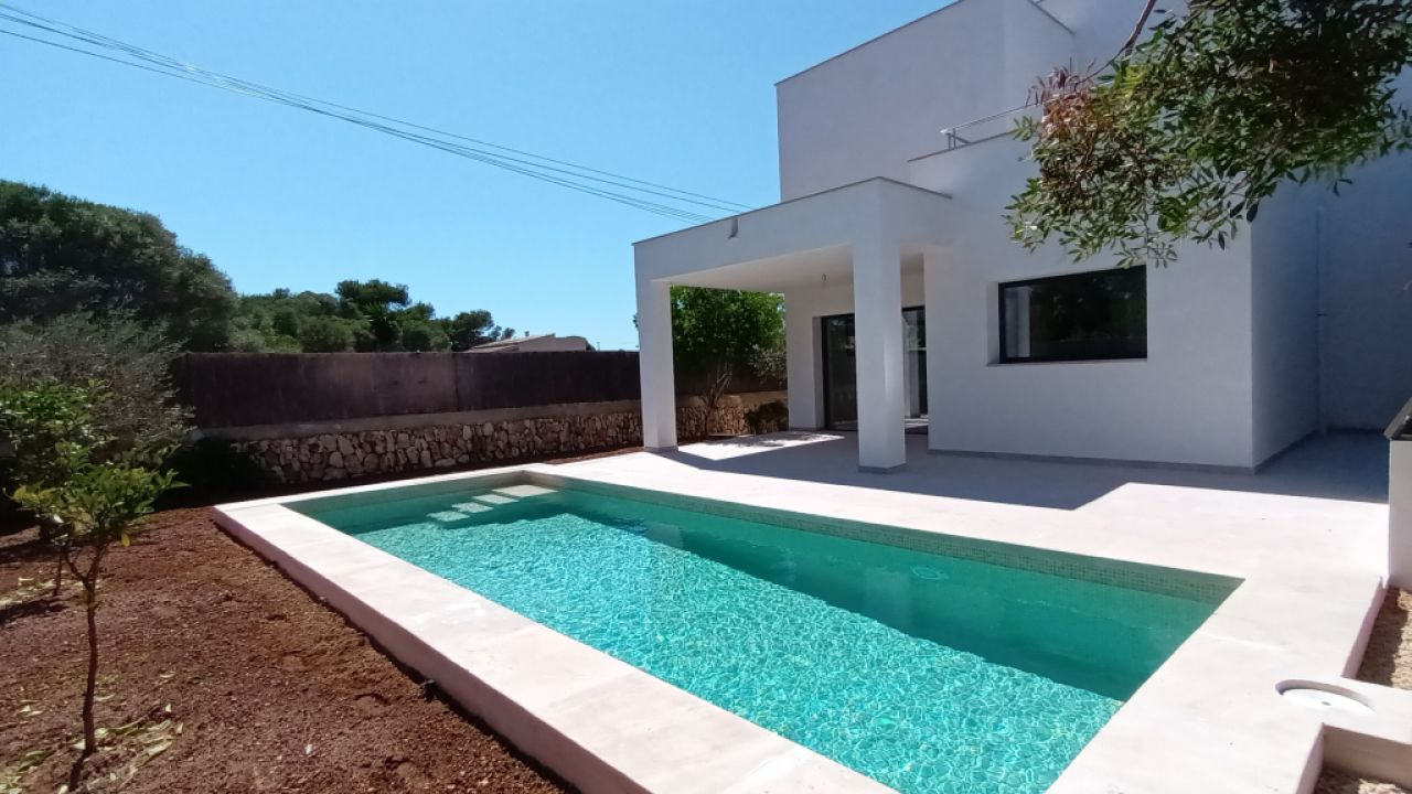 Chalet de nueva construcción con todas las comodidades y piscina en Cala Santanyí -- CH 21