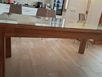 Neuer Esstisch aus Teka günstig abzugeben