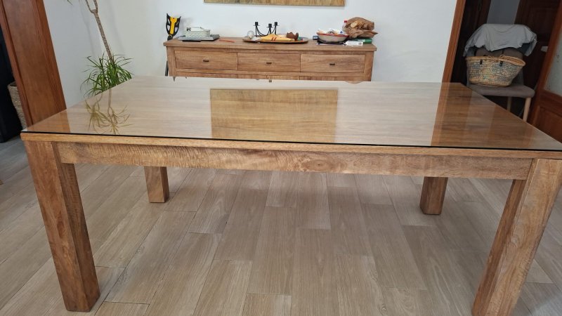 Neuer Esstisch aus Teka günstig abzugeben