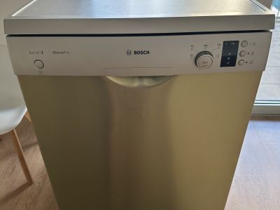 Lavavajillas nuevo sin usar de Bosch, independiente - ¡económico !!