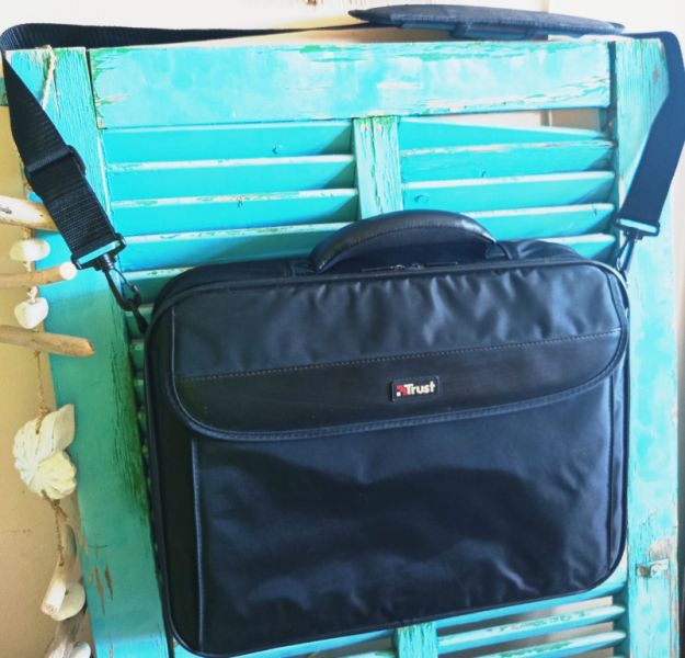 Neuwertige Tasche Laptop Notebook Handgepäck