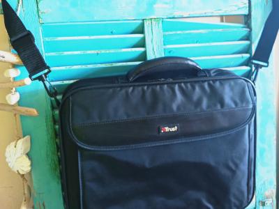 Neuwertige Tasche Laptop Notebook Handgepäck