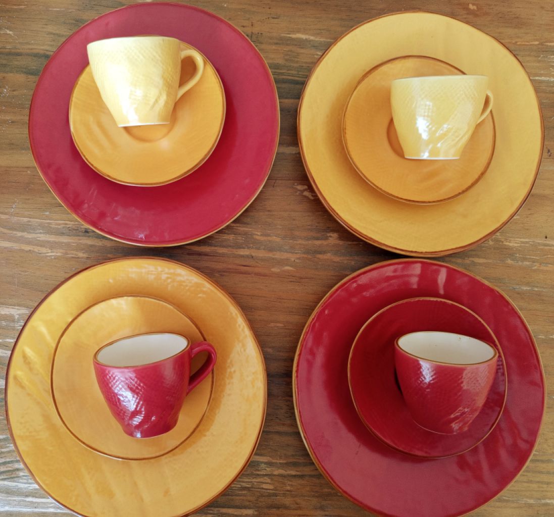 Juego de café casi nuevo de cerámica pintada a mano de alta calidad