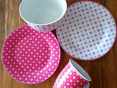 Like-new café set made of high-quality hand-painted ceramic