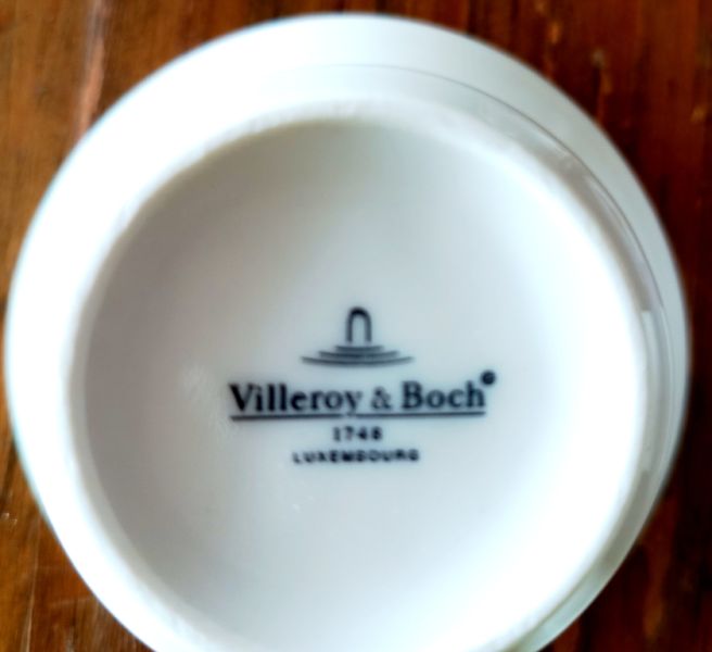 Like-new café set made of high-quality hand-painted ceramic