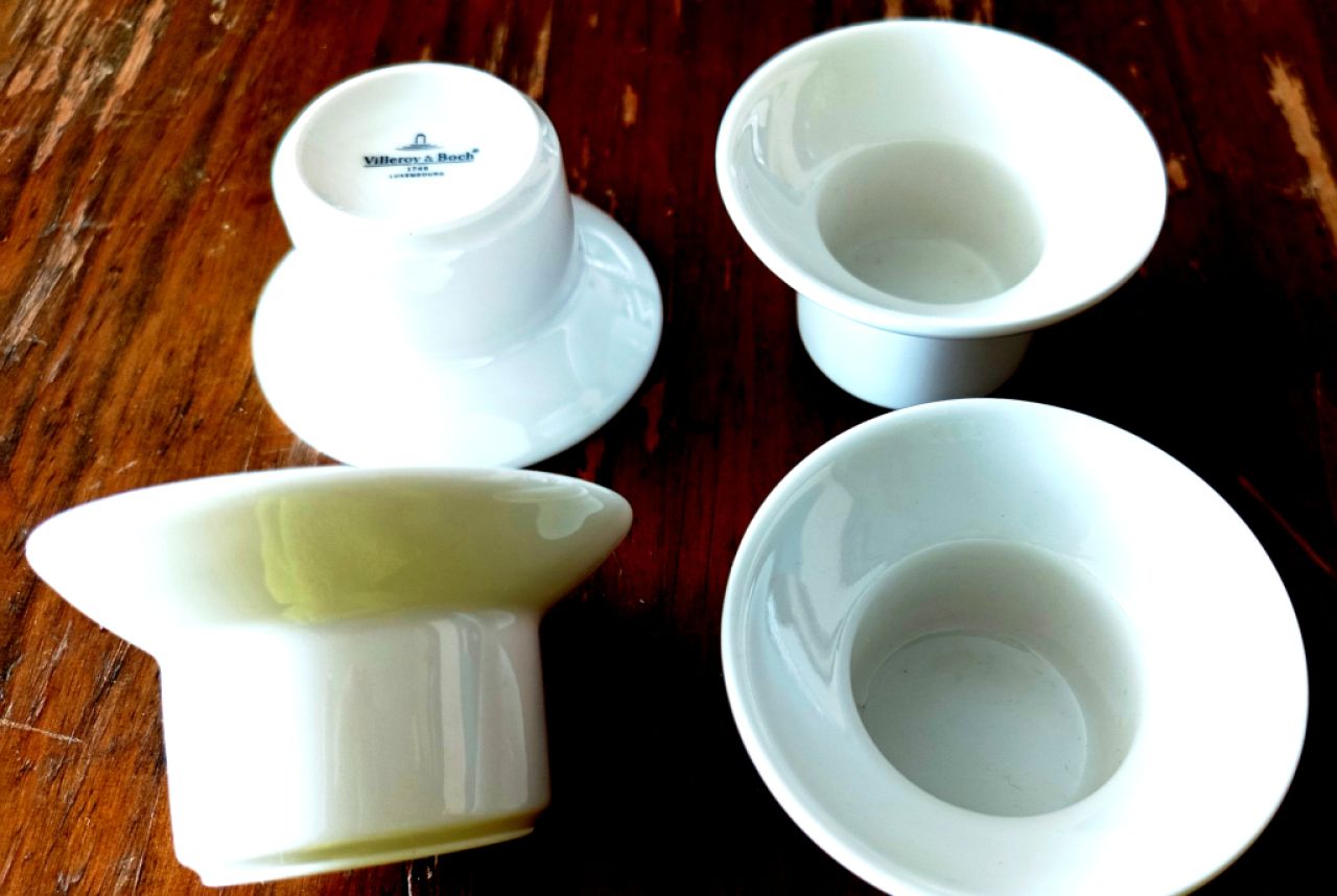 Like-new café set made of high-quality hand-painted ceramic