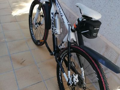 Neuwertiges Damen Carbon Mountainbike
