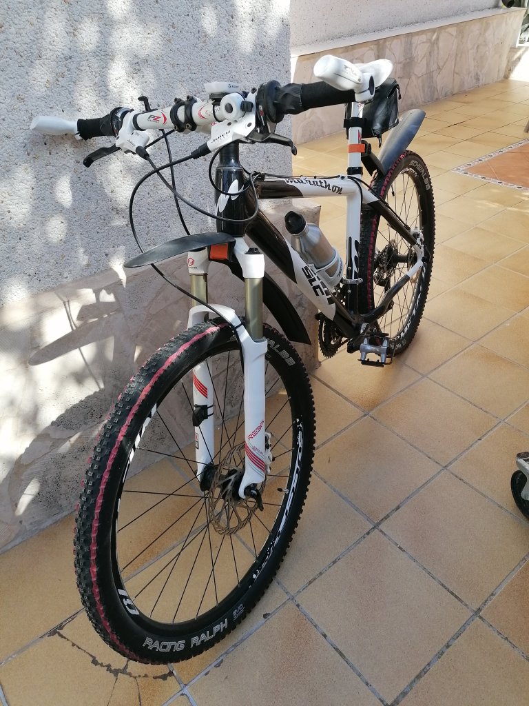 Neuwertiges Damen Carbon Mountainbike