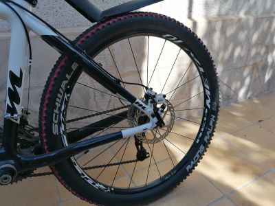 Neuwertiges Damen Carbon Mountainbike
