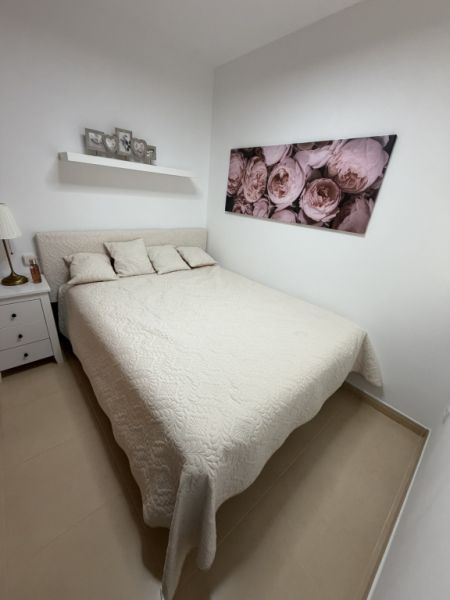 Like-new high-quality bed 1.40 m x 1.90 m for sale complete