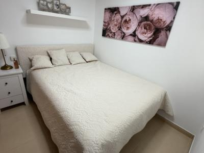 Like-new high-quality bed 1.40 m x 1.90 m for sale complete