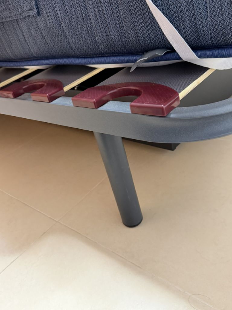 Like-new high-quality bed 1.40 m x 1.90 m for sale complete