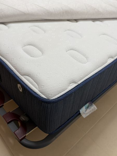 Like-new high-quality bed 1.40 m x 1.90 m for sale complete