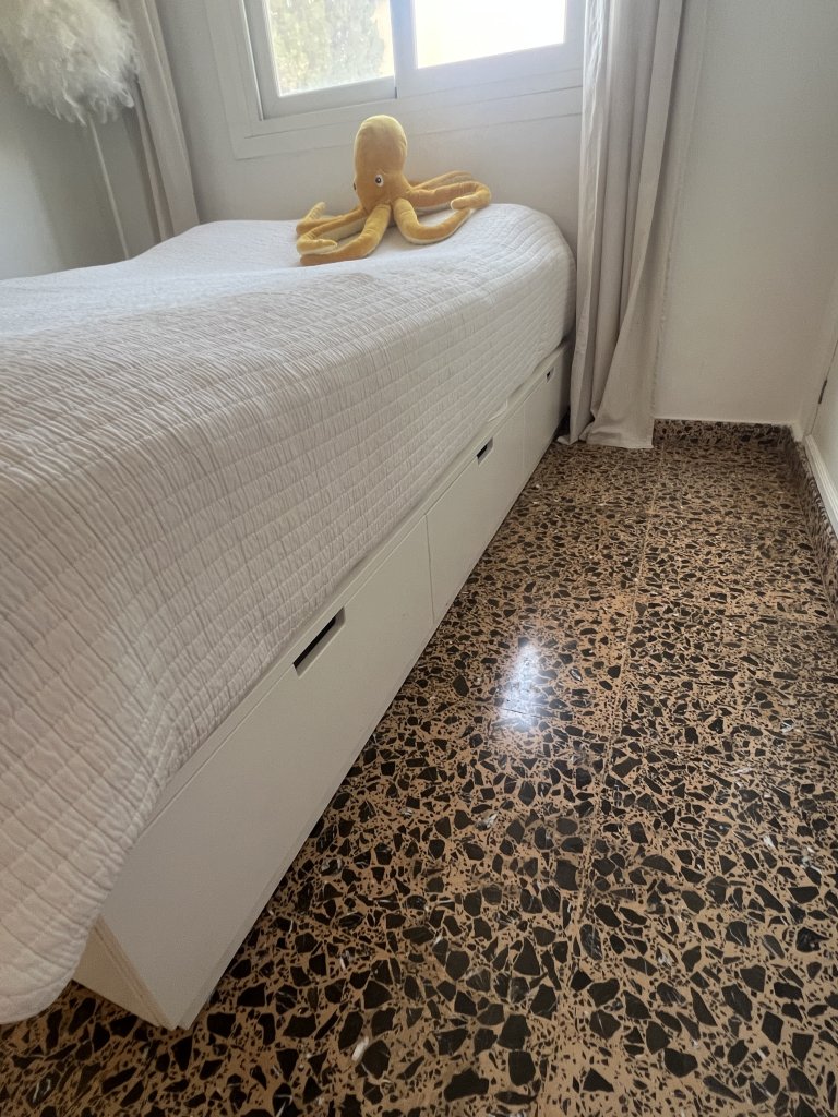 Neuwertiges IKEA Bett inkl Matratze